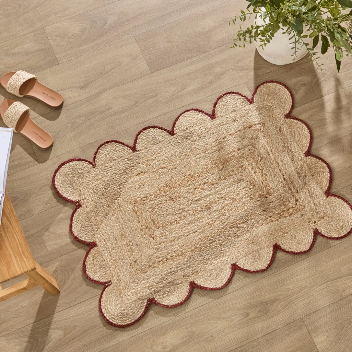 Aria Scalloped Brown Jute Indoor Mat