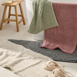 Ava Toggle Bath Runner