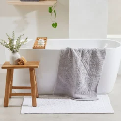 Classic Bath Rug