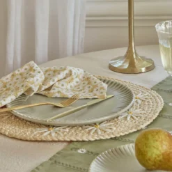 Daisy Husk Placemat