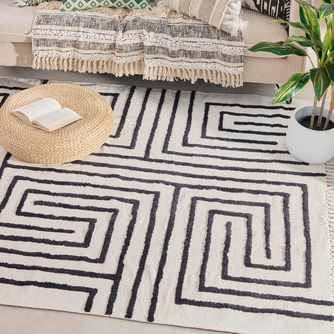 Farrah Black Geometric Tufted Cotton Floor Rug
