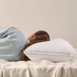 Gusseted Comfortfil Medium Firm Pillow