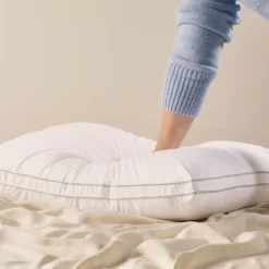 Gusseted Comfortfil Medium Firm Pillow