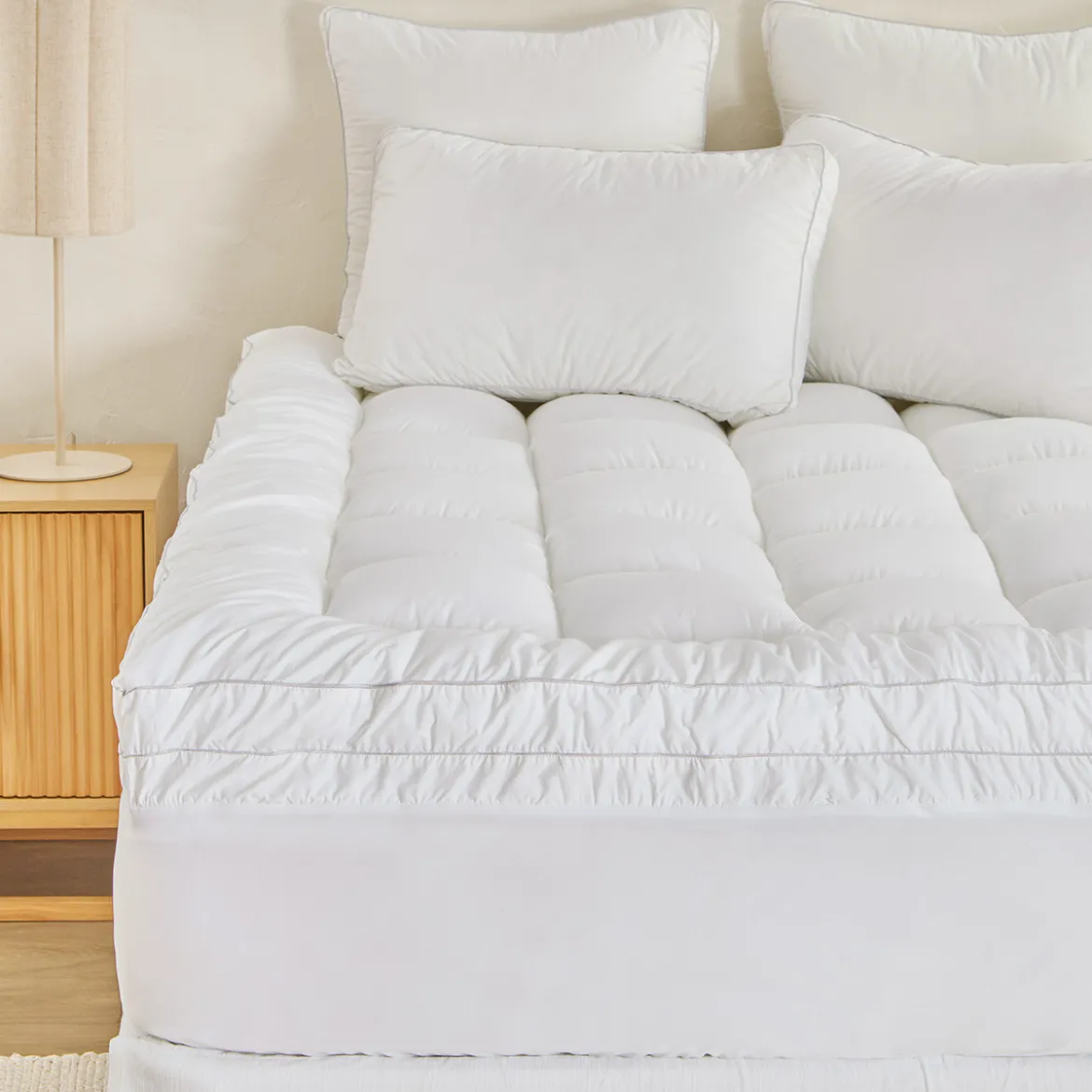 Hotel & Home Superior 2200gsm Mattress Topper
