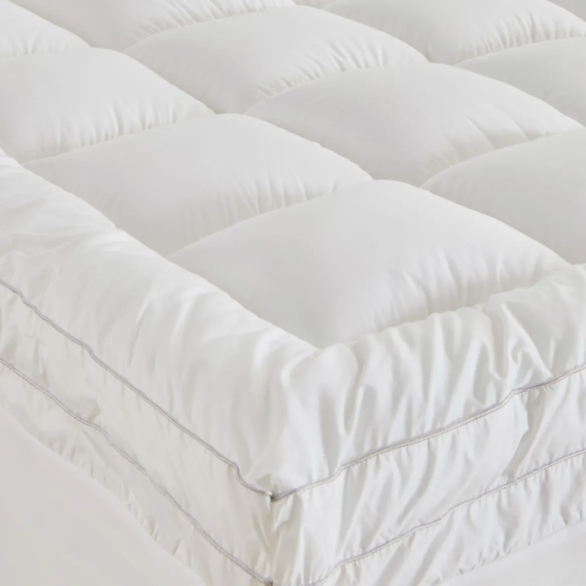 Hotel & Home Superior 2200gsm Mattress Topper