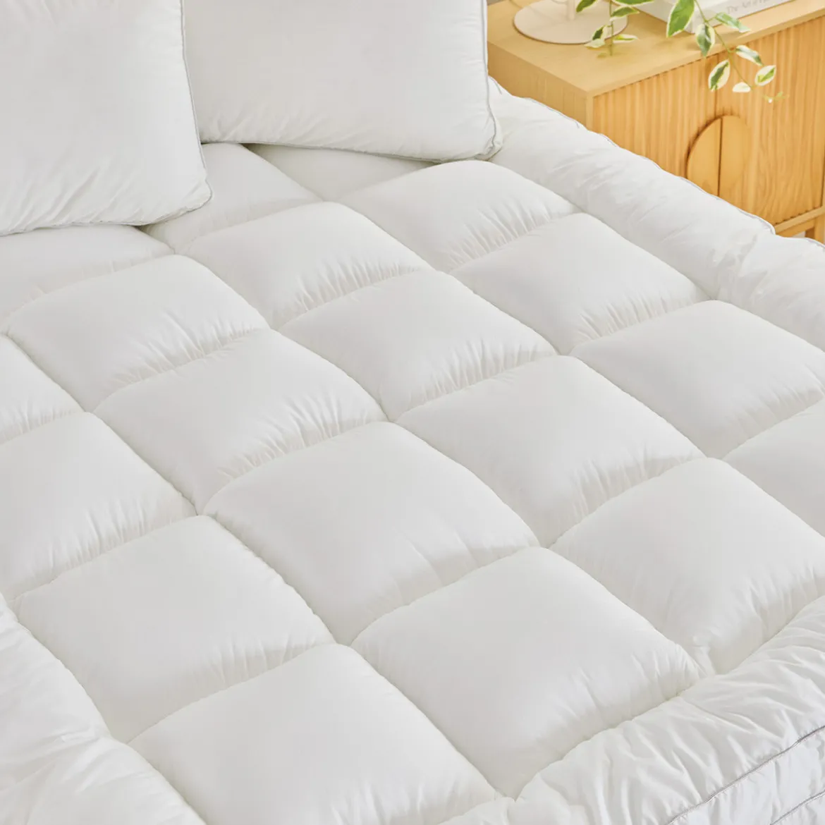 Hotel & Home Superior 2200gsm Mattress Topper