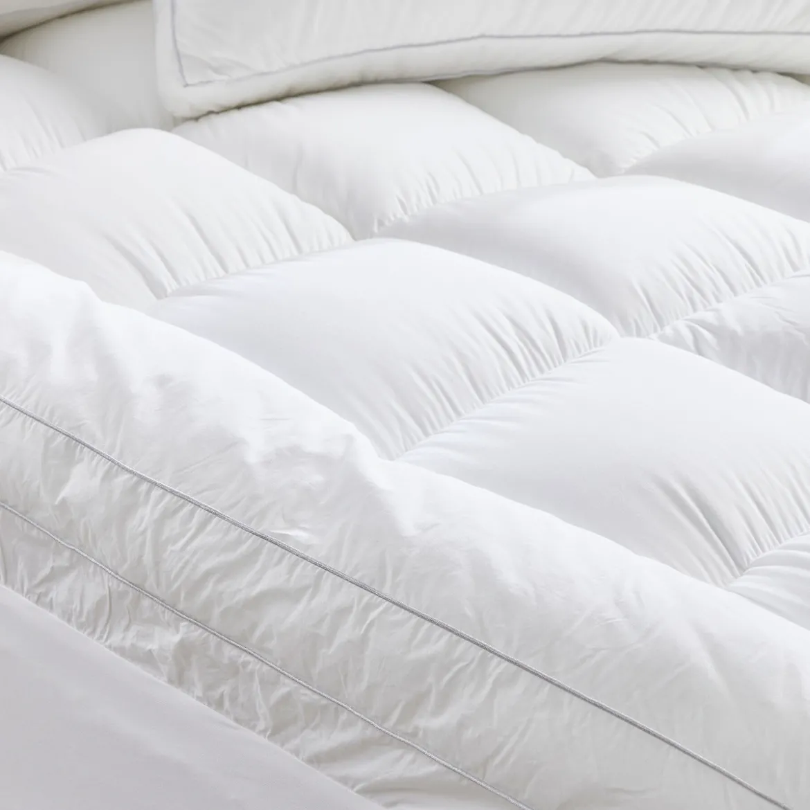 Hotel & Home Superior 2200gsm Mattress Topper