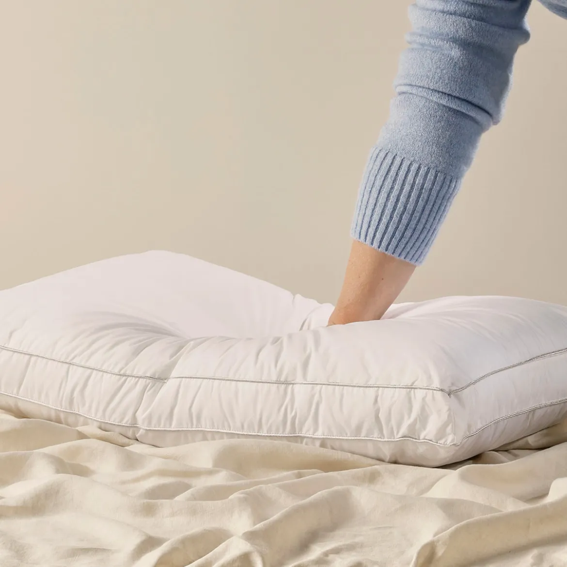 Hotel & Home Superior Microfibre Queen Size Pillow