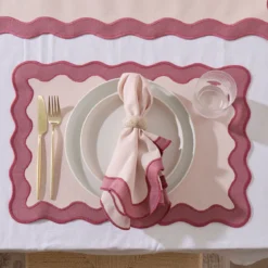 Maya Scalloped Placemat