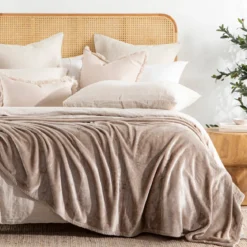 Simply The Softest 350gsm Microfibre Blanket