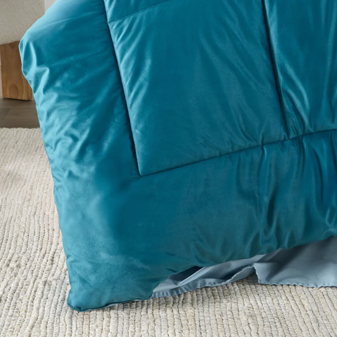 Soren Ombre Velvet Comforter Set
