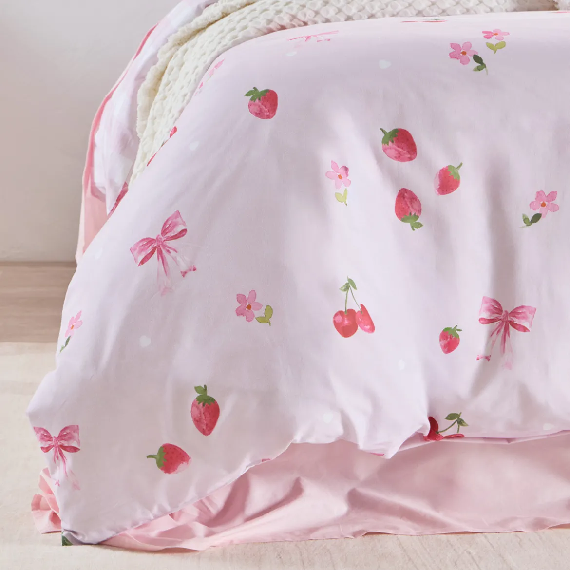 Strawberry Fields Reversible Quilt Cover Set