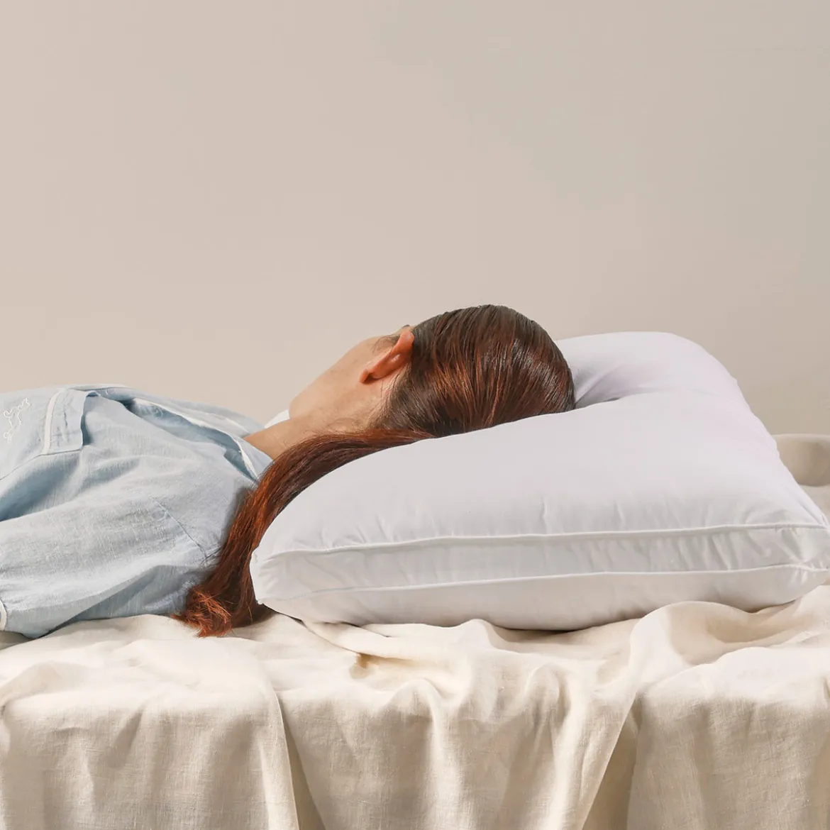 Ultra Loft Medium Gusseted Microfibre Pillow