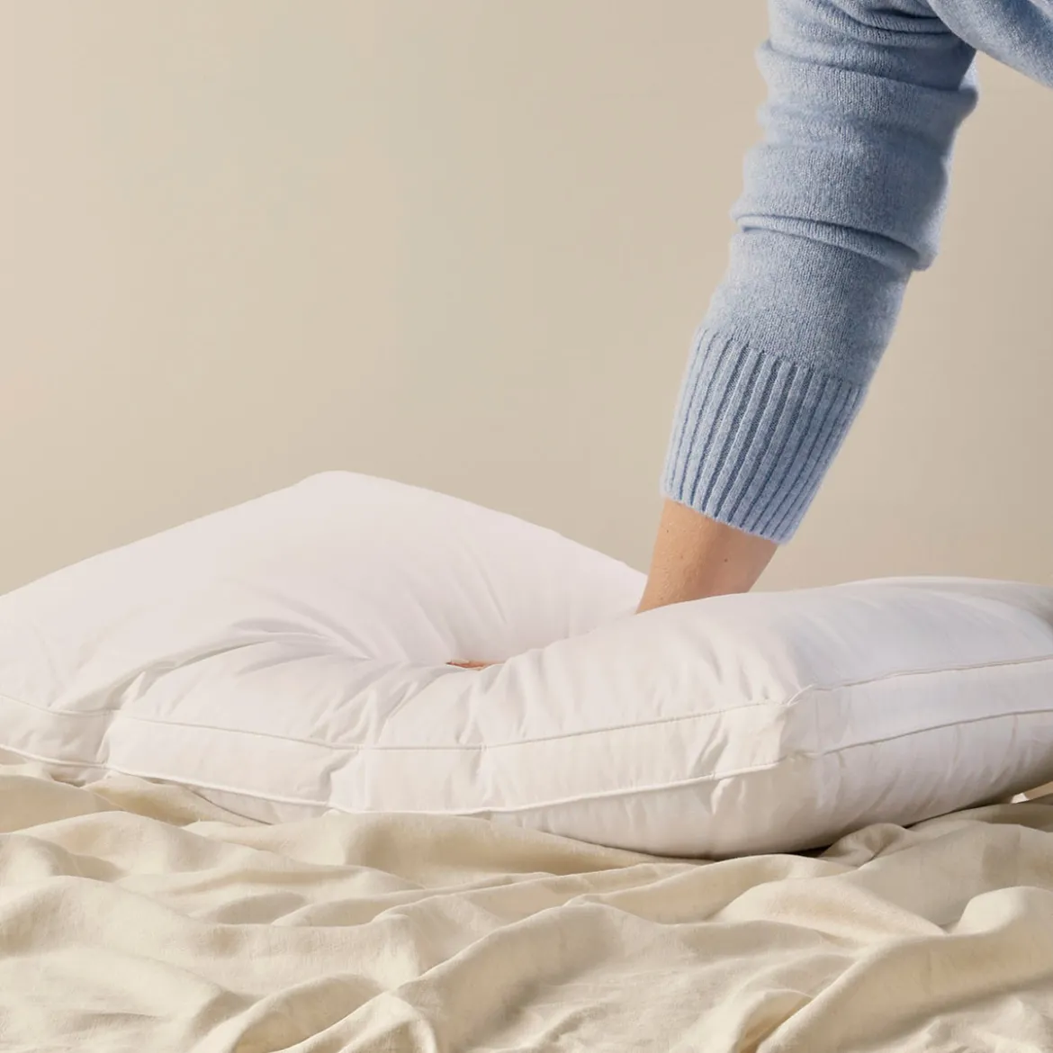 Ultra Loft Medium Gusseted Microfibre Pillow