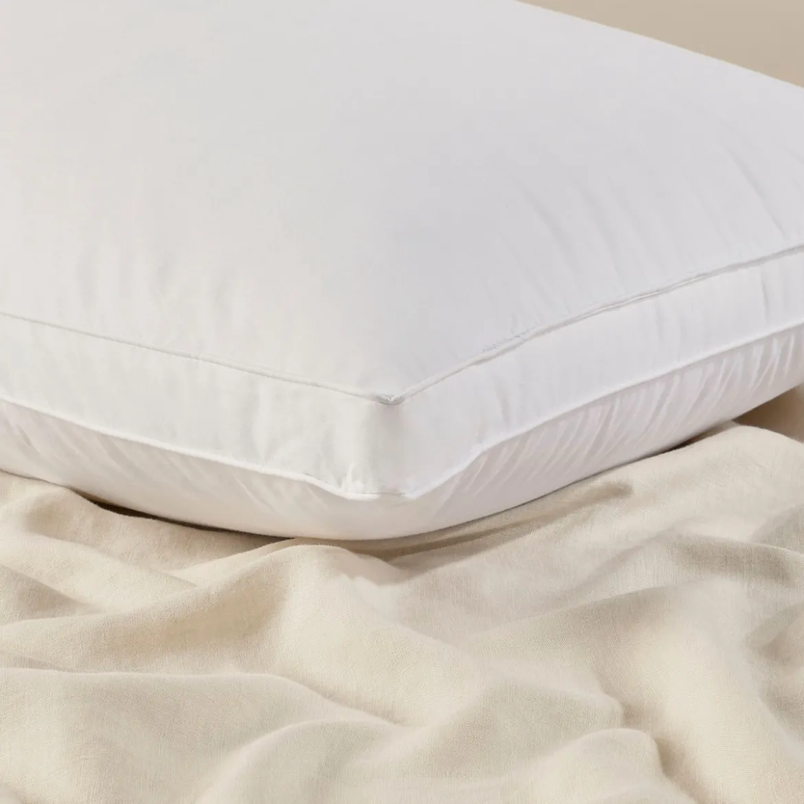 Ultra Loft Soft Gusseted Microfibre Pillow