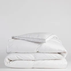 Year Round 90/10 Goose Down Quilt