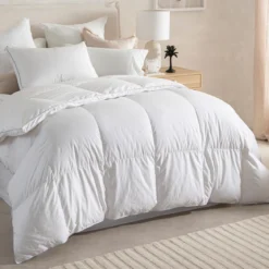 Year Round 90/10 Goose Down Quilt
